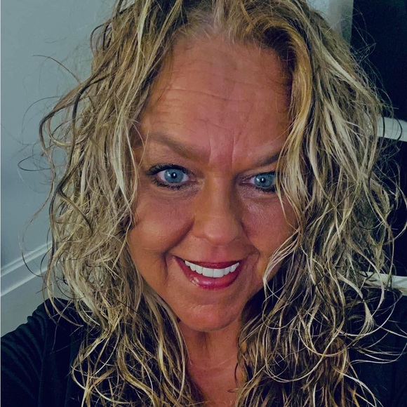 Meet your Posher, Christina - Picture 2 of 2